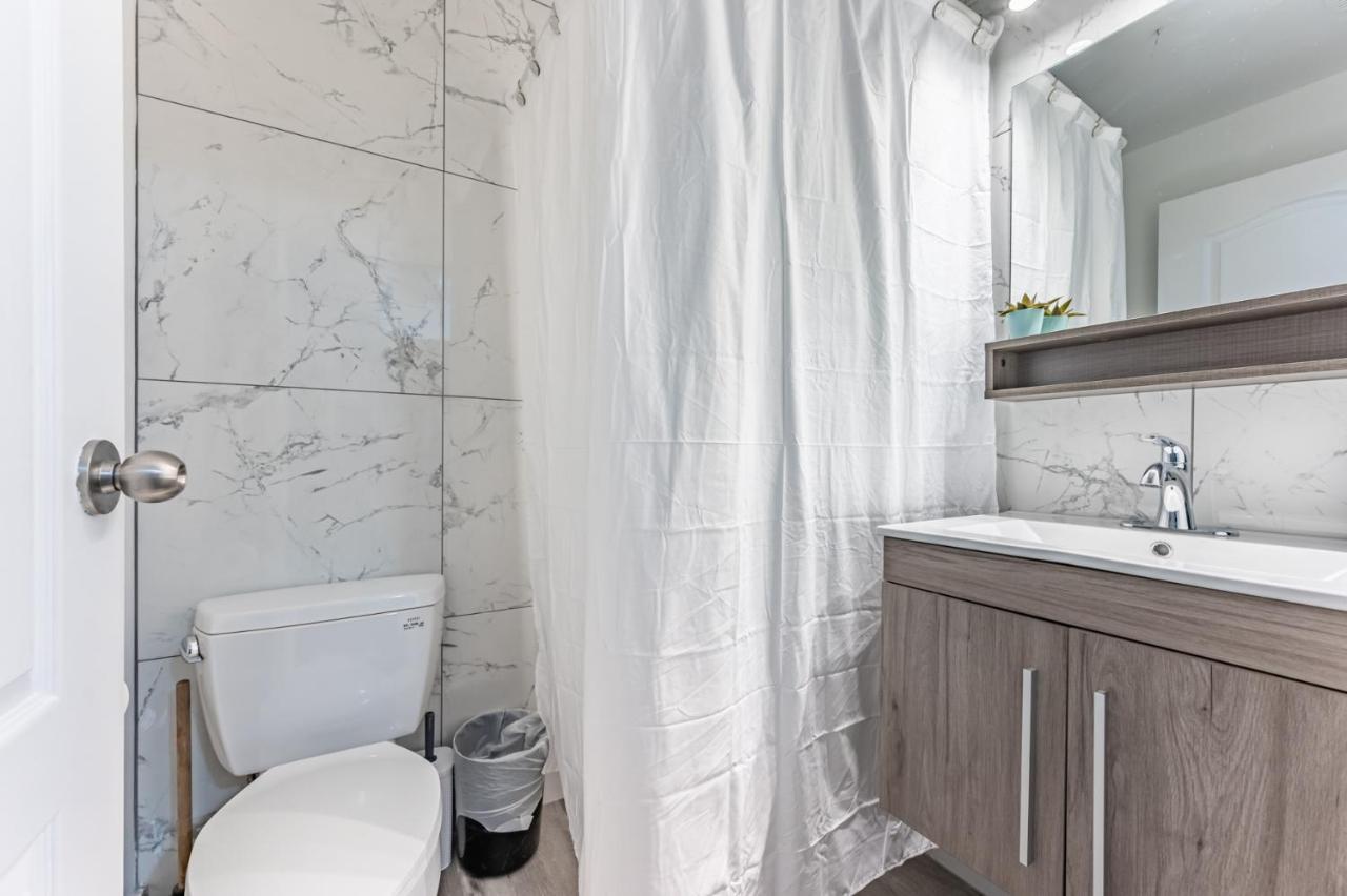 Kensington Place Apartments โตรอนโต ภายนอก รูปภาพ